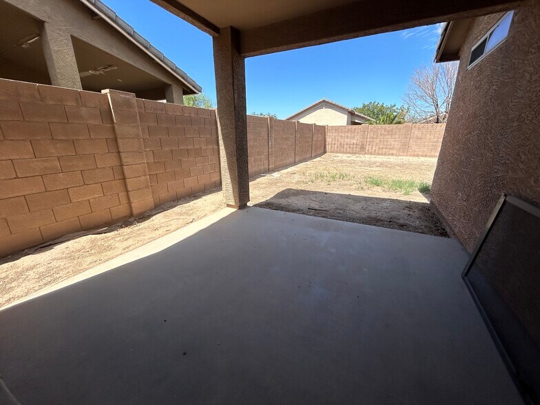 Building Photo - 7028 S 46th Dr