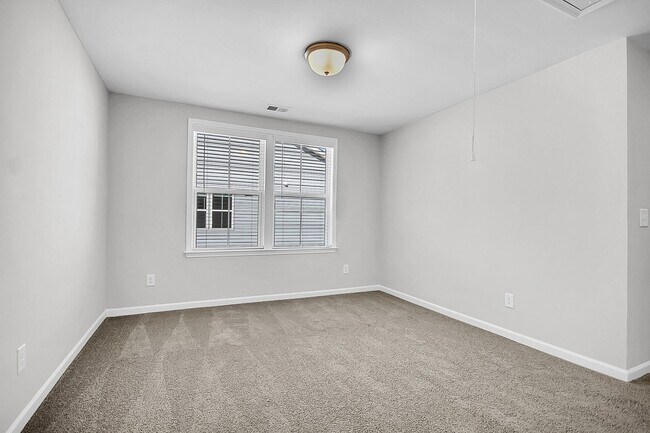 Building Photo - 482 Green Fern Dr