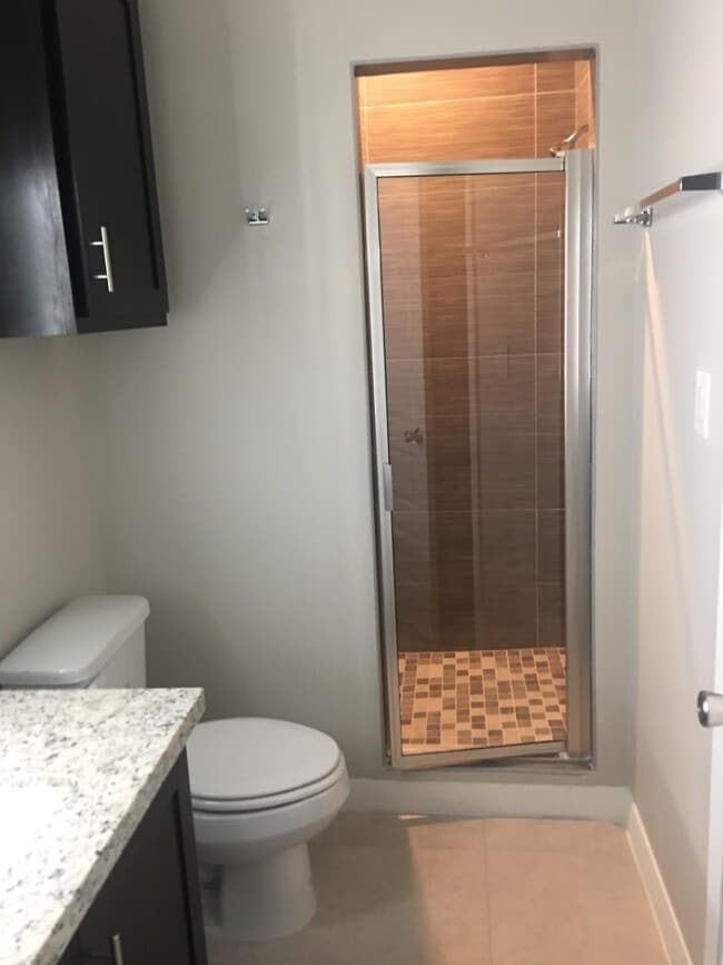 Building Photo - 1612 Deer Hls