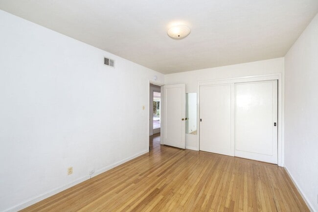 Building Photo - Spacious 3 Bed, 3 Bath Home in Excellent Location- Short Term Lease