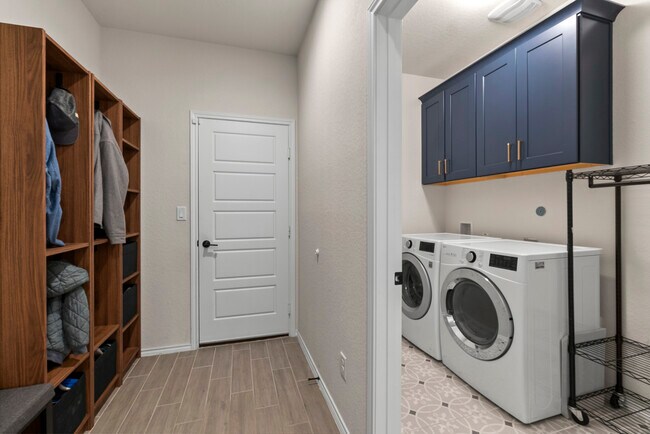 Building Photo - 1711 Dalhart