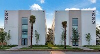 Building Photo - 829 SW 18th Ave