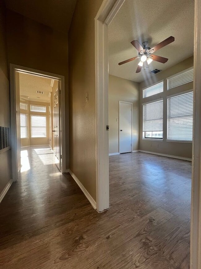 Building Photo - K624 - Wedgewood # 301