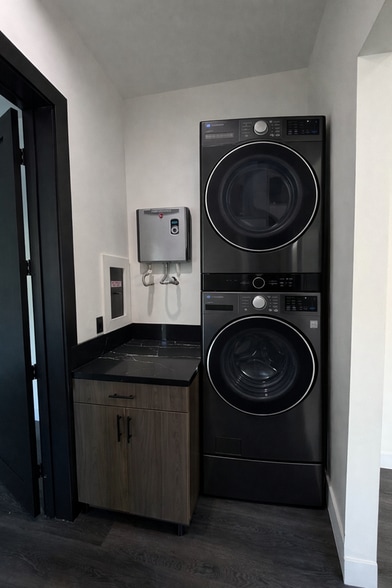 Building Photo - 6235 Penfield Ave