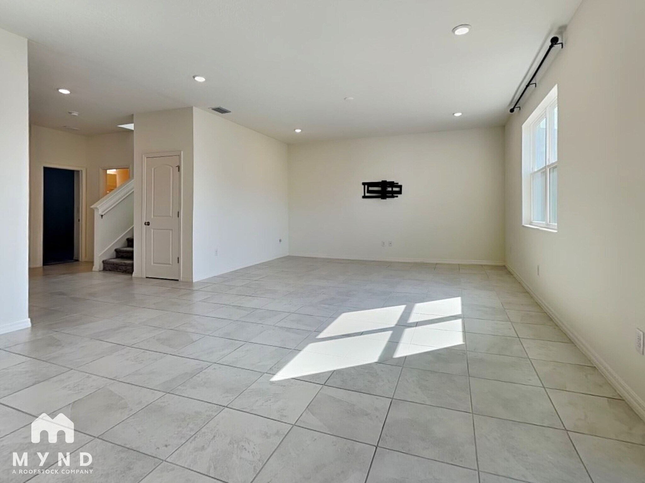 Building Photo - 37450 MacKenzie Dr