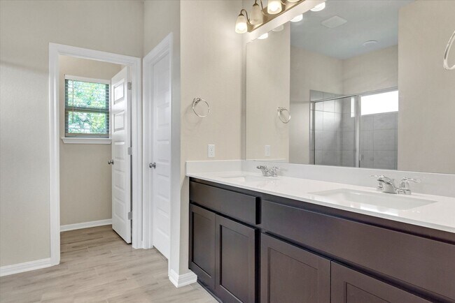 Building Photo - 704 Olive Creek Dr