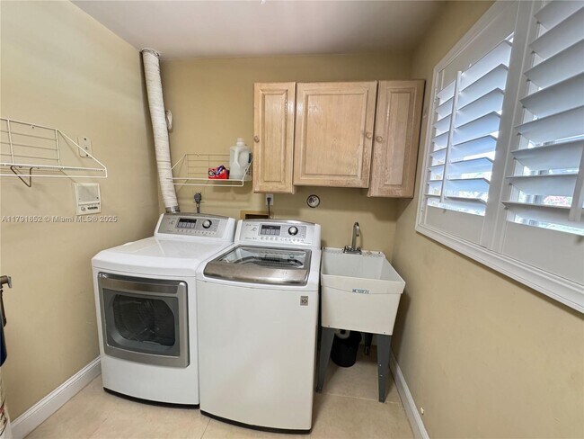 Building Photo - 3270 S Terra Mar Dr