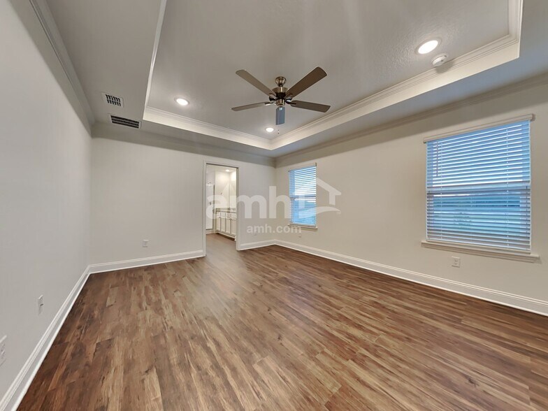 Building Photo - 389 Onate Cir