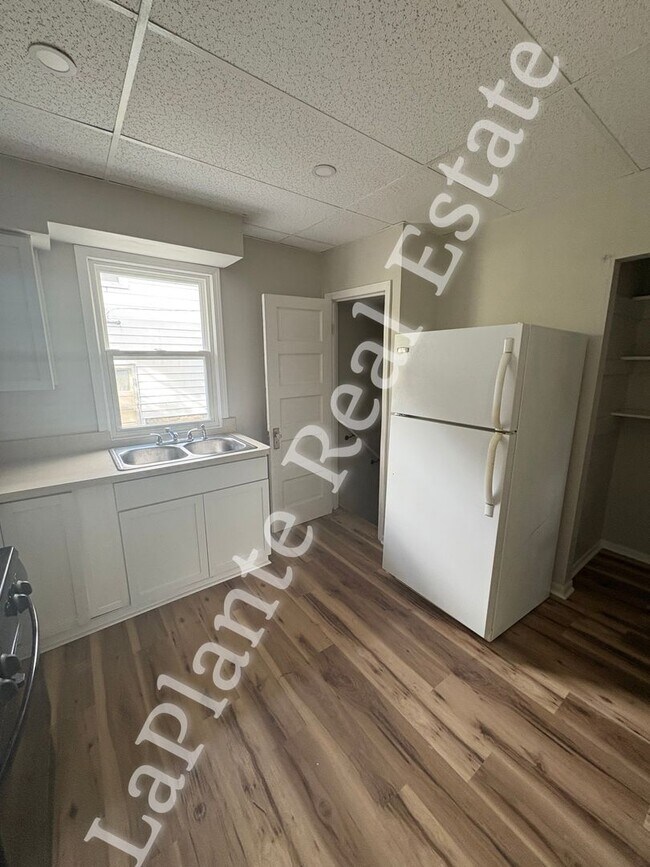 Building Photo - Freshly Updated 3-Bedroom Home on Greenwoo...