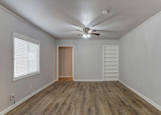 Building Photo - MOVE IN SPECIAL: FIRST FULL MONTH FREE