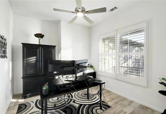 Building Photo - 424 Summit Ridge Dr N