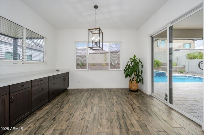 Building Photo - 1221 E Paseo Way