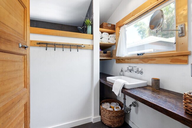 Building Photo - 30 Magnolia Dr