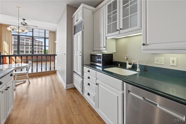 Building Photo - 526 Plum St
