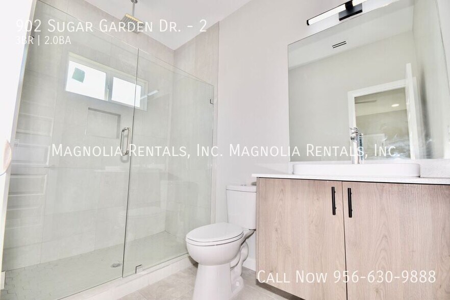 Building Photo - 902 Sugar Gdn Dr