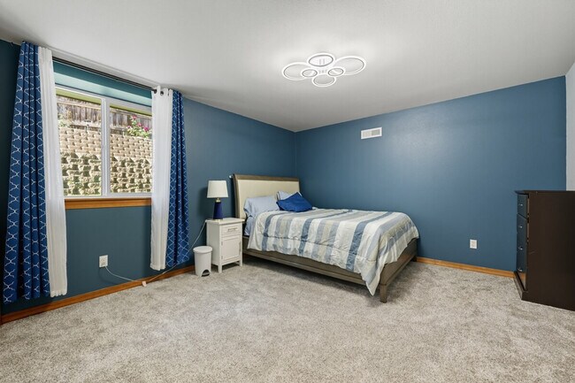 Building Photo - 355 Cindy Rd