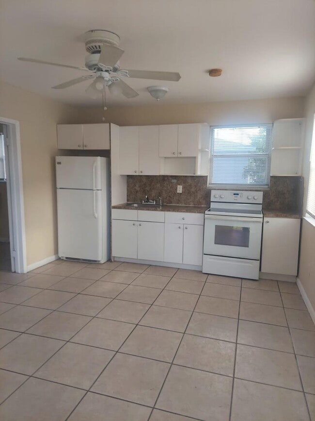 Building Photo - 5471 Ravenswood Rd