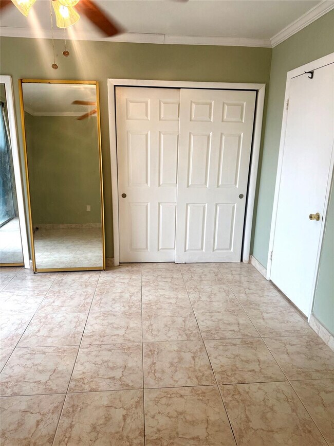 Building Photo - 20251 NE 2nd Ave