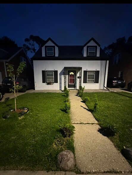 Building Photo - 7802 W Victoria St