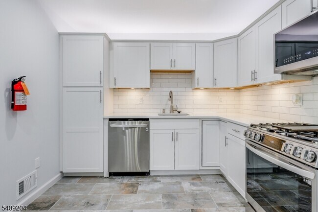 Building Photo - 111 Patriots Rd