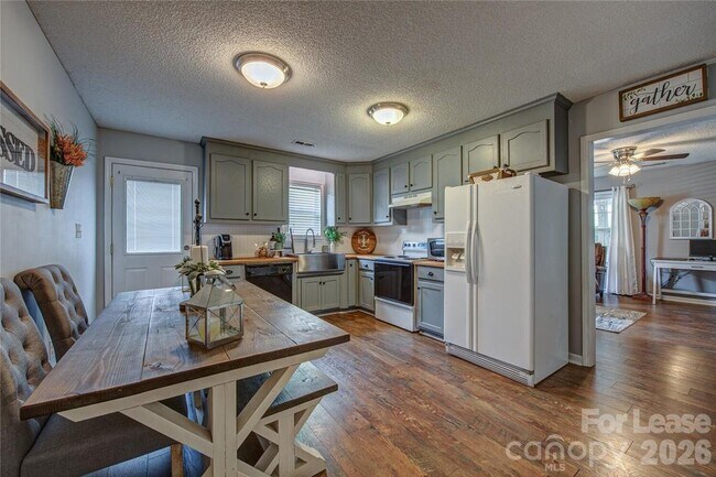 Building Photo - 121 Pratt St