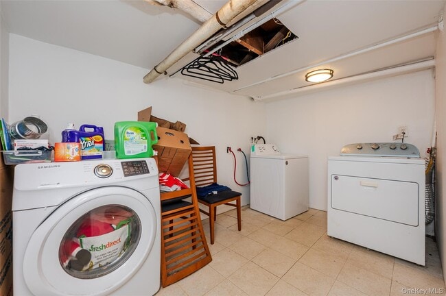 Building Photo - 162 W Windsor Pkwy