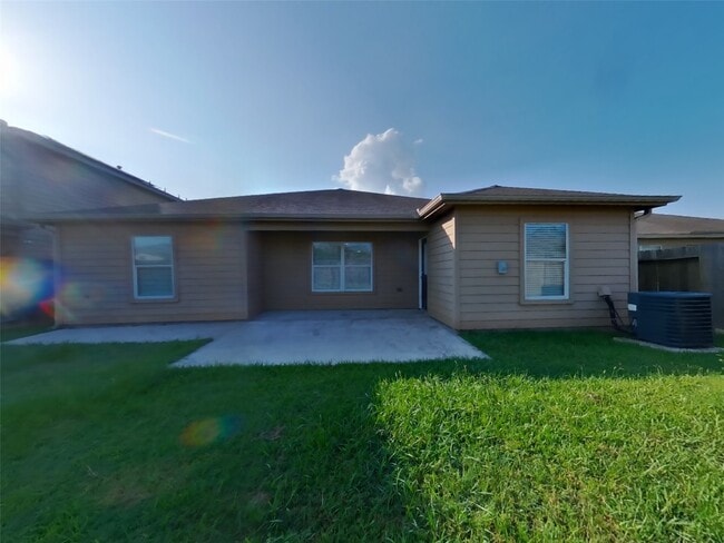 Building Photo - 1003 Marigold Rd