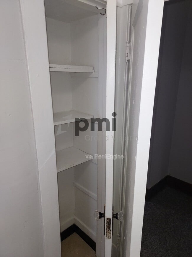 Building Photo - 2143 E Wood St