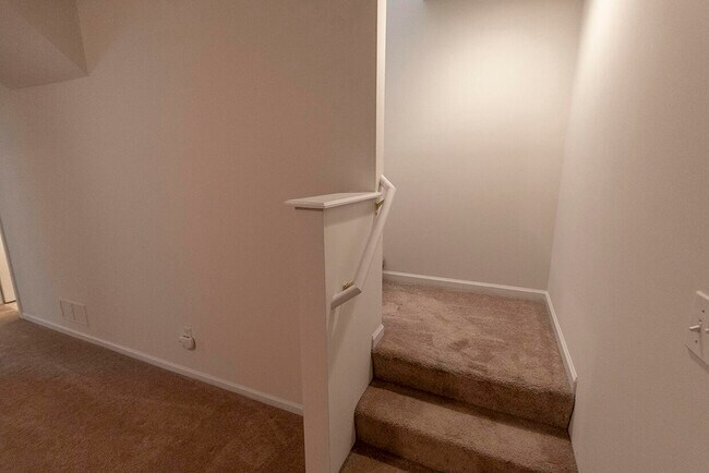 Building Photo - 3322 E St Charles Rd