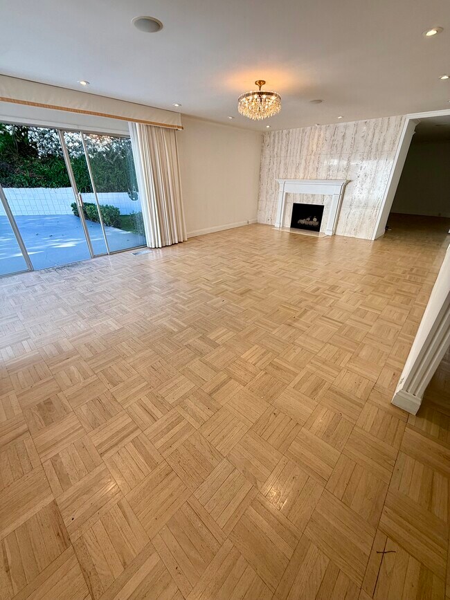 Building Photo - 936 Chantilly Rd