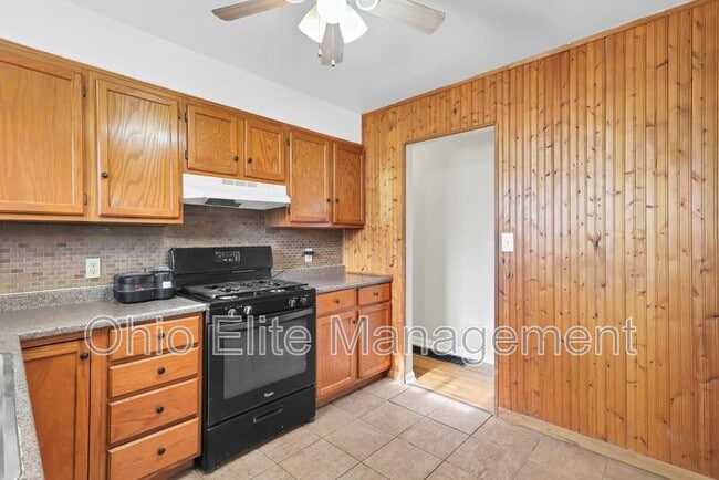 Building Photo - 1028 S Harris Ave