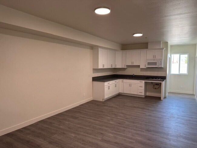 Building Photo - 226 W 87th St