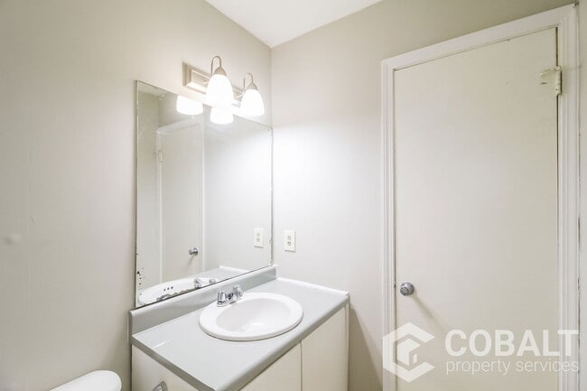 Building Photo - 3515 Creekview Pl