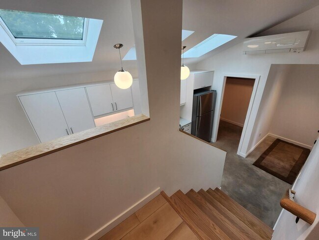 Building Photo - 1048 Prospect St