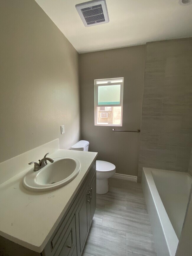 Building Photo - 135 Olive Street, Unit C