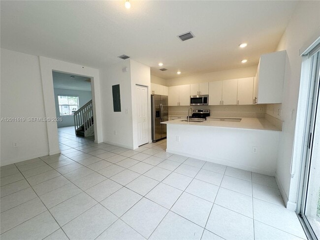 Building Photo - 1684 SE 26th Ter