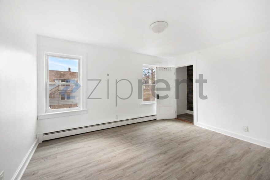 Building Photo - Unit 1 st floor