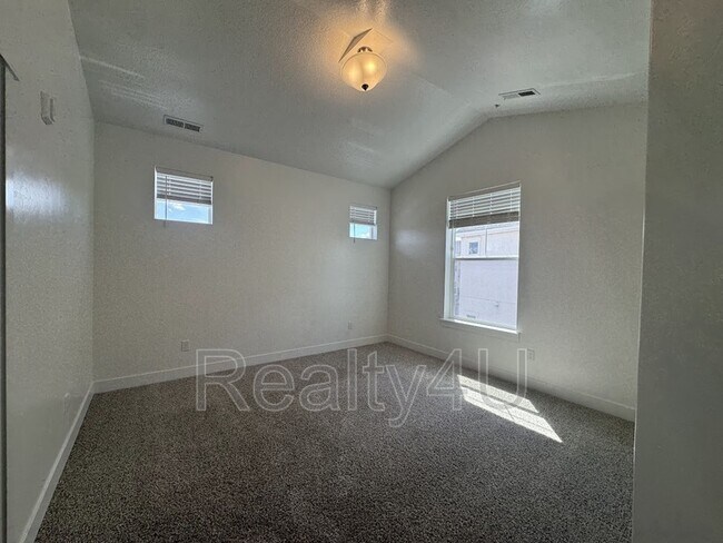 Building Photo - 511 N 310 W