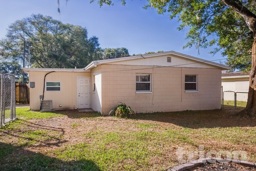 Building Photo - 710 Westbrook Ave