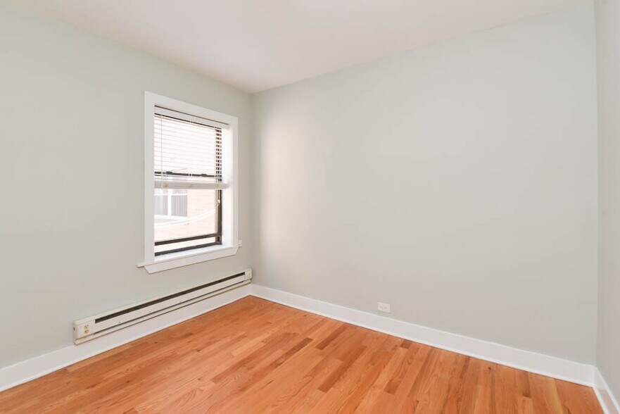 Building Photo - 3727 N Pine Grove Ave