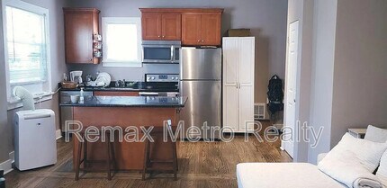 Building Photo - 533 11th Ave E