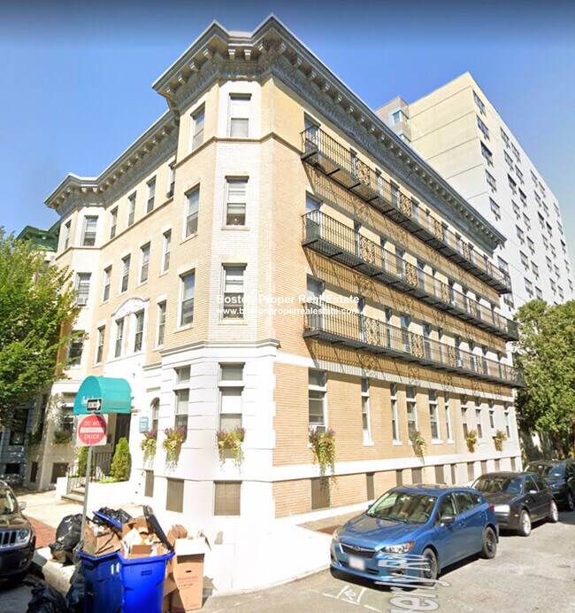 Building Photo - 49 Burbank St