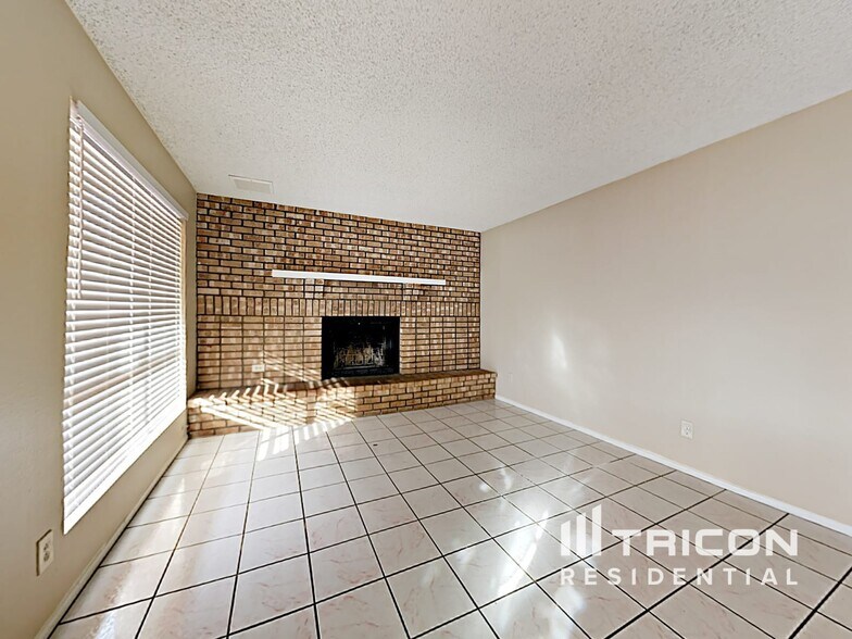 Building Photo - 3032 N 79th Ln