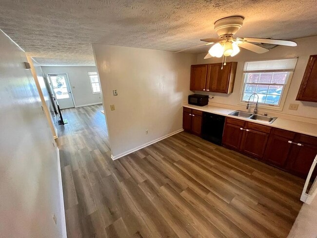 Building Photo - 1086 Duncan Ave