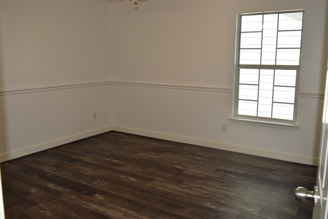 Building Photo - 4911 Dwarf Honeysuckle Ct