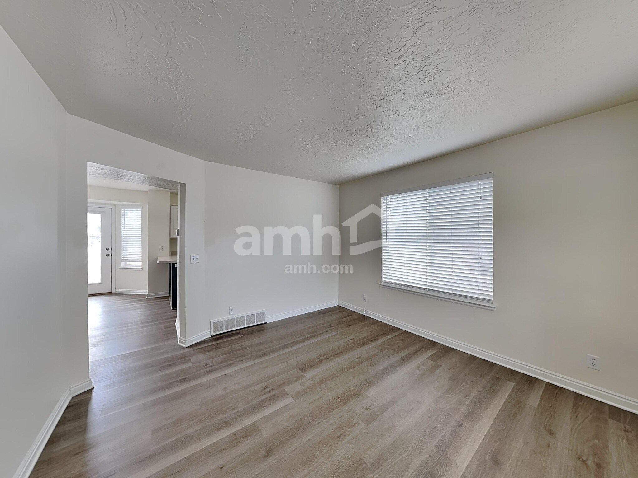 Building Photo - 817 Country Club Dr