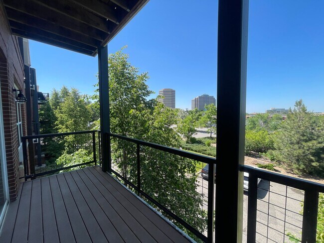 Building Photo - Stylish & Spacious 2-Bedroom Tech Center R...