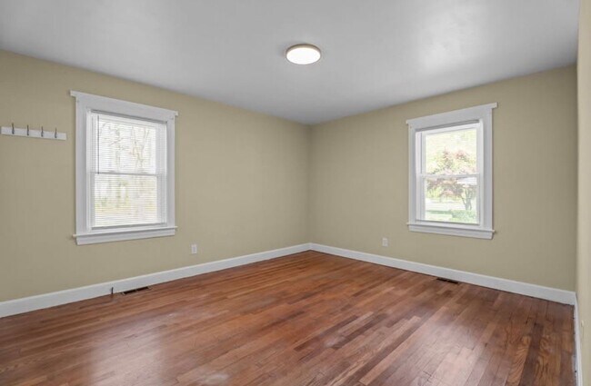 Building Photo - 4149 Woodcrest Rd