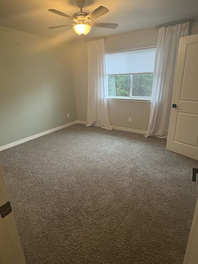 Building Photo - 61 E Ellinor Peak Pl