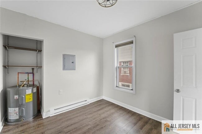 Building Photo - 56 Caroline Ave